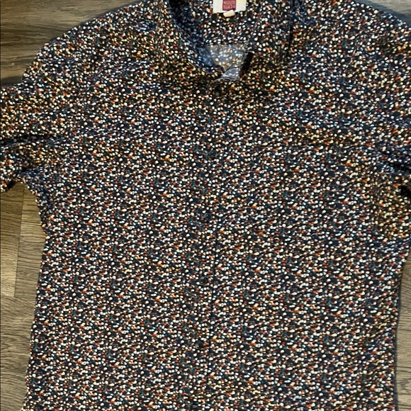 Men's Hudson North Short-Sleeve Button-Down Shirt in Navy Multi Dot - Picture 3 of 4